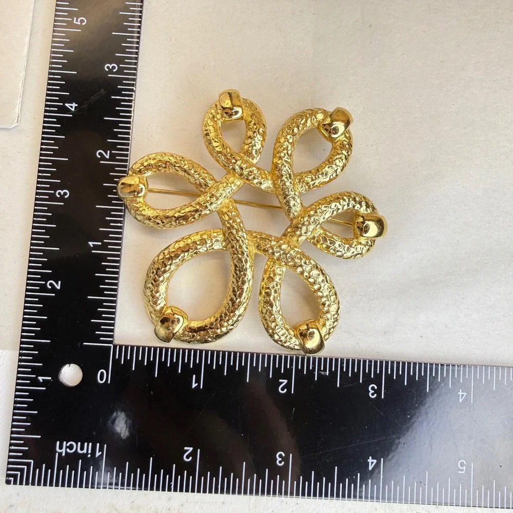 Monet Vintage Hammered Etruscan Brooch Runway Interlocking Loop 3